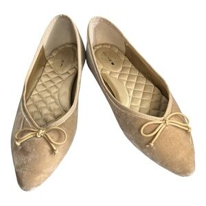 Birdies Size 7.5 Goldfinch Flats in Champagne Velvet Bow Detail Classic
